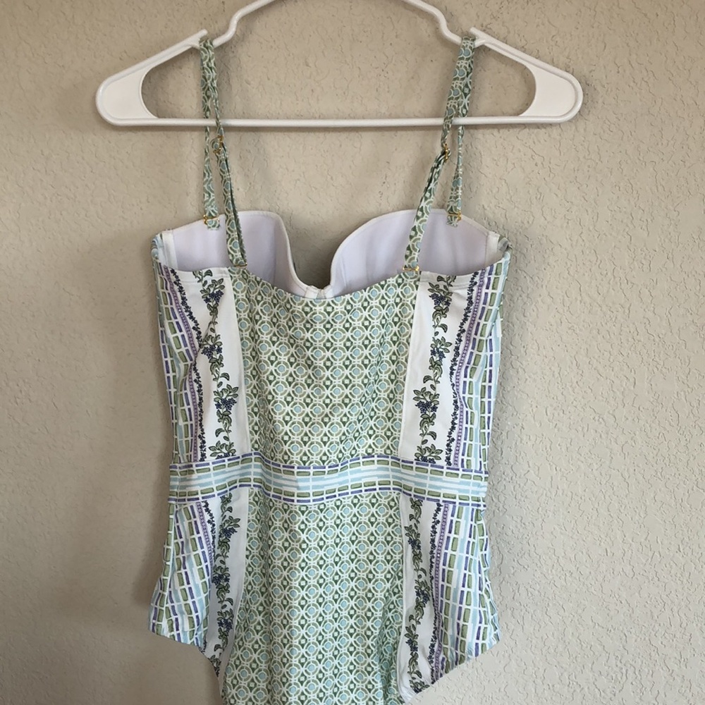 TORY BURCH
Lipsi printed underwired swimsuit - Picture 10 of 13